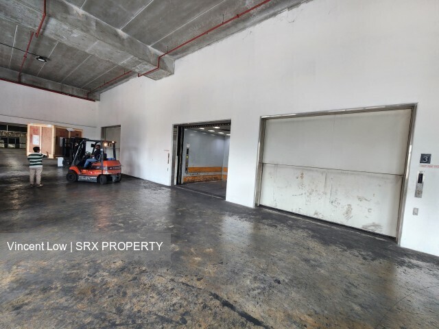 Warehouse at Tuas Ave 6m ceiling 20kn 3 cargo lift low psf (D22), Warehouse #428011951